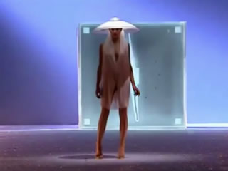 時裝秀上赤身模特兒